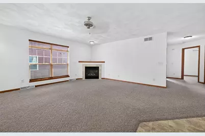 637 Garfield Avenue, Janesville, WI 53536 - Photo 8