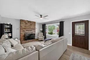 1121 Debra Ln, Madison, WI 53704 - Photo 2