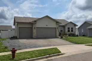 922 Margarets Wy, Belleville, WI 53508 - Photo 2