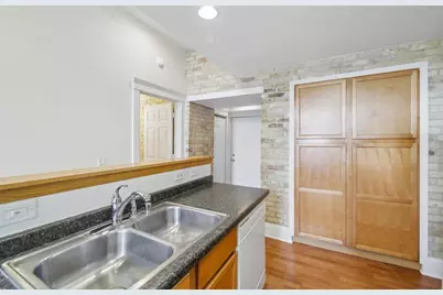 1009 Summit Avenue #6, Stoughton, WI 53589 - Photo 8