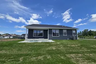 3574 Pickard Dr, Janesville, WI 53545 - Photo 4