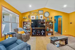 165 Deer Run Dr, Fall River, WI 53932 - Photo 10
