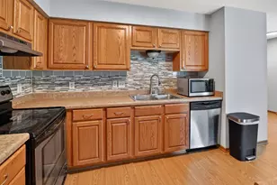 952 Rockefeller Ln, Madison, WI 53704 - Photo 12
