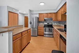 952 Rockefeller Ln, Madison, WI 53704 - Photo 10