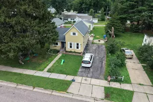 611 9th St, Baraboo, WI 53913 - Photo 2