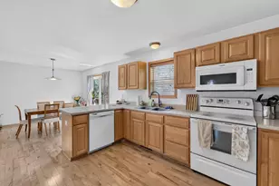1305 Dewberry Dr, Madison, WI 53719 - Photo 4