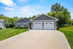 731 Chester Ct, Ripon, WI 54971 - Photo 2