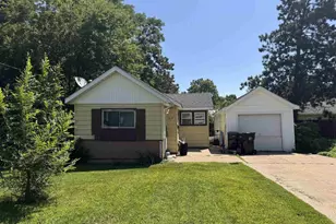 525 Hackett St, Beloit, WI 53511 - Photo 2
