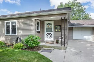1442 S Marion Ave, Janesville, WI 53546 - Photo 2