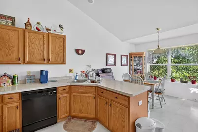 6582 Kristines Way, South Beloit, IL 61080 - Photo 14