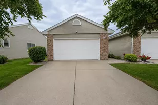 726 Kensington Square, Stoughton, WI 53589 - Photo 4