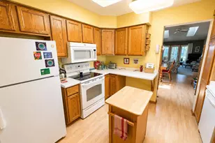 726 Kensington Square, Stoughton, WI 53589 - Photo 6