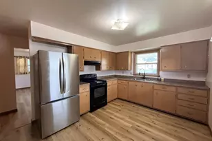 1805 Elm Ave, Sheboygan, WI 53081 - Photo 8