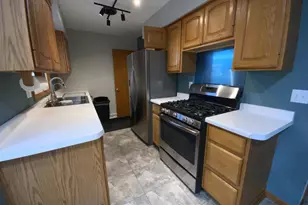 2017 Crestview St, Janesville, WI 53546 - Photo 8