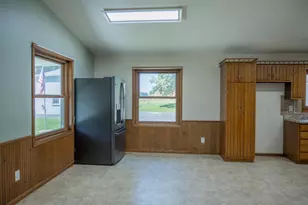 506 N Brooklyn Ave, Elroy, WI 53929 - Photo 6