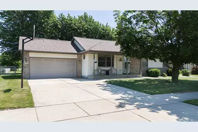 2502 North Wuthering Hills Drive, Janesville, WI 53546 - Photo 2