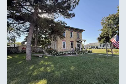 1009 W 3rd Avenue, Brodhead, WI 53520 - Photo 2