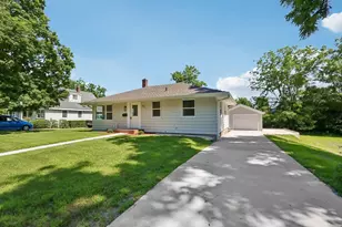 712 E Edgewater St, Portage, WI 53901 - Photo 4