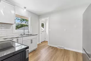 712 E Edgewater St, Portage, WI 53901 - Photo 12