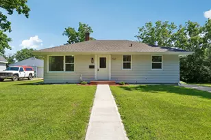 712 E Edgewater St, Portage, WI 53901 - Photo 2