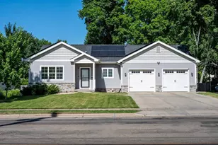 524 N Sherman Ave, Madison, WI 53704 - Photo 1