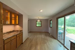 2413 Stuart Ct, Madison, WI 53704 - Photo 8