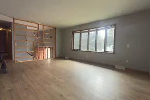 2413 Stuart Ct, Madison, WI 53704 - Photo 8