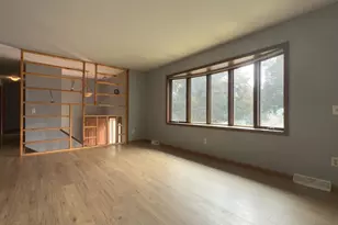 2413 Stuart Ct, Madison, WI 53704 - Photo 4
