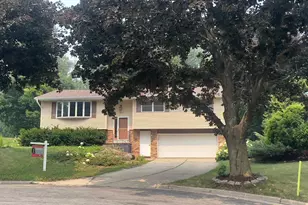 2413 Stuart Ct, Madison, WI 53704 - Photo 4