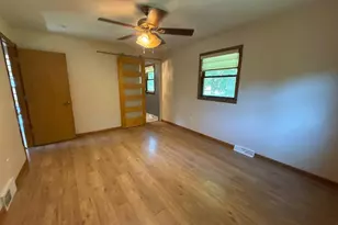 2413 Stuart Ct, Madison, WI 53704 - Photo 10