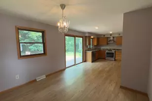 2413 Stuart Ct, Madison, WI 53704 - Photo 10