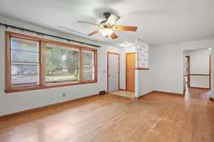 9 Fremont Cir, Madison, WI 53704 - Photo 4
