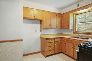 9 Fremont Cir, Madison, WI 53704 - Photo 8