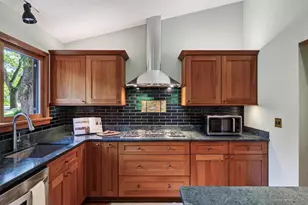 5202 S Hill Dr, Madison, WI 53705 - Photo 6