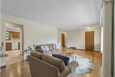 978 Nantucket Drive, Janesville, WI 53546 - Photo 6