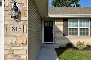 1615 Lee Ln, Janesville, WI 53546 - Photo 2