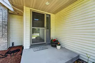 613 Greenfield Dr, DeForest, WI 53532 - Photo 2
