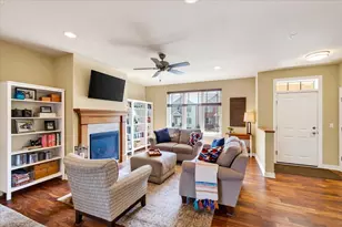 1422 Smithfield Dr, Sun Prairie, WI 53590 - Photo 6