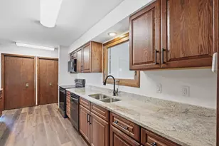 3017 Dianne Dr, Middleton, WI 53562 - Photo 14