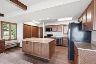 3017 Dianne Dr, Middleton, WI 53562 - Photo 12