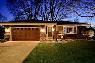 345 Beechwood Dr, Janesville, WI 53548 - Photo 2
