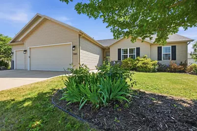 1365 Savannah Woods Drive, Edgerton, WI 53534 - Photo 2