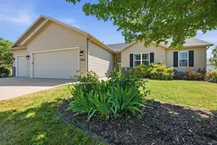 1365 Savannah Woods Dr, Edgerton, WI 53534 - Photo 2