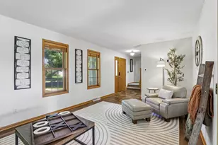 1159 Gas Light Dr, Sun Prairie, WI 53590 - Photo 4