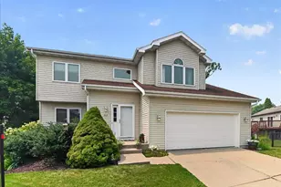 717 Diving Hawk Trail, Madison, WI 53713 - Photo 2