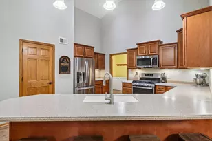6398 Everest Dr, Madison, WI 53719 - Photo 12