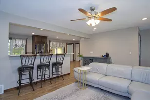 214 Breezy Point Dr, Pardeeville, WI 53954 - Photo 8