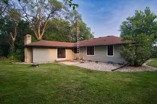 214 Breezy Point Dr, Pardeeville, WI 53954 - Photo 4