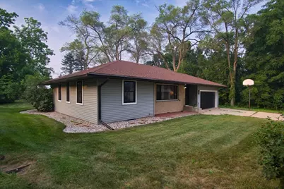 214 Breezy Point Drive, Pardeeville, WI 53954 - Photo 2