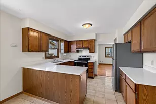 1 Georgetown Dr, Madison, WI 53719 - Photo 6